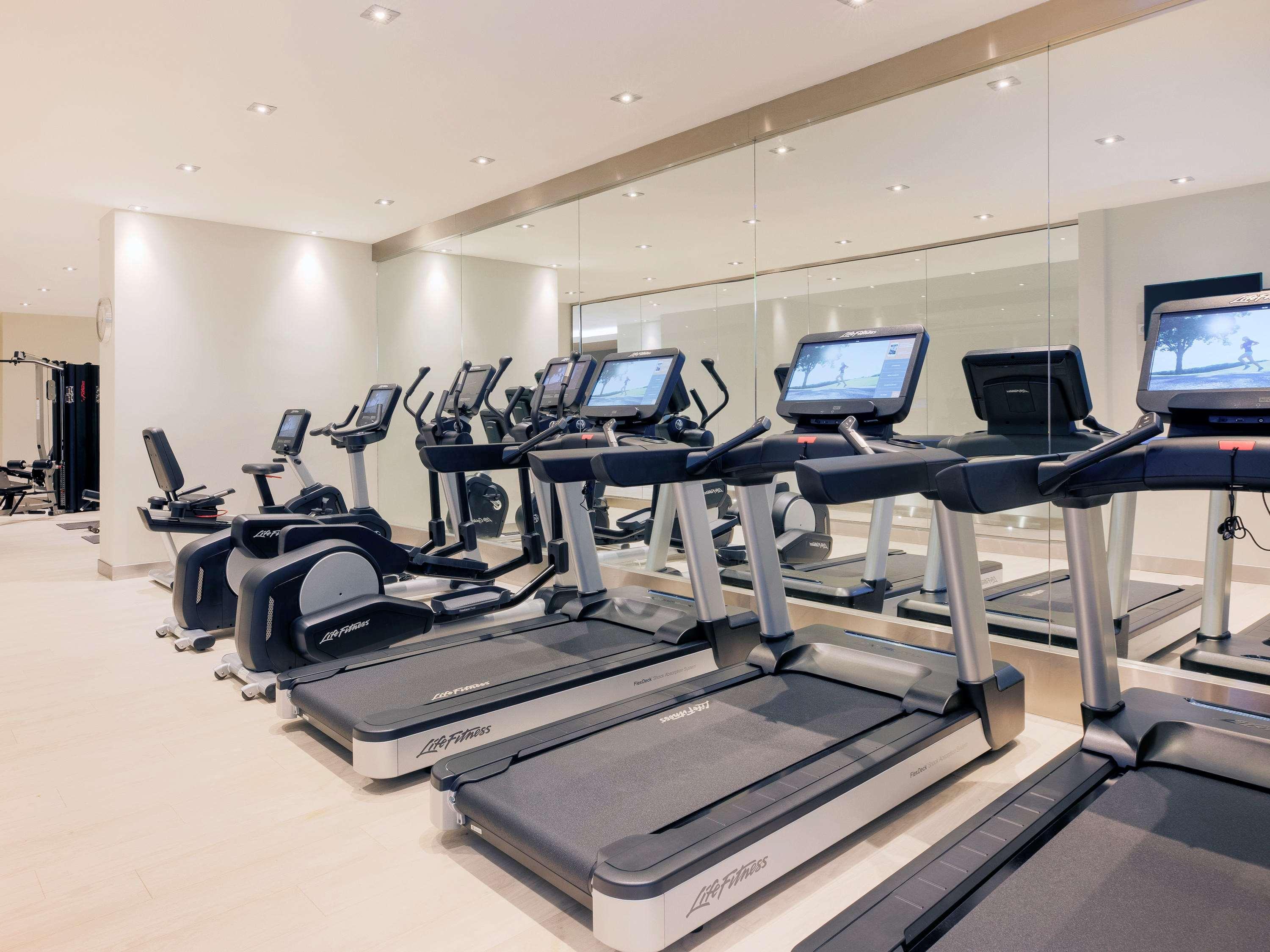 Novotel Istanbul Bosphorus Hotel Esterno foto The gym at the Mandarin Oriental, London