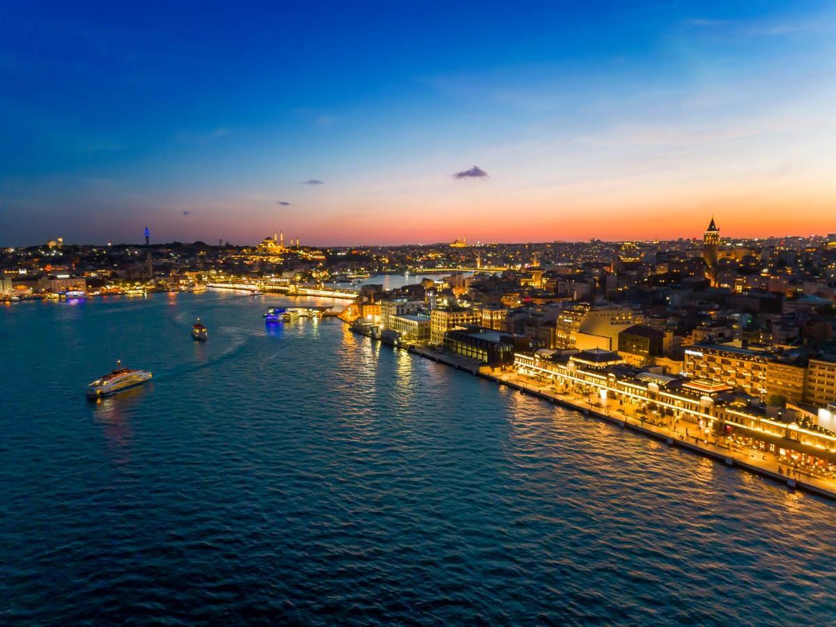 Novotel Istanbul Bosphorus Hotel Esterno foto The Golden Horn at sunset