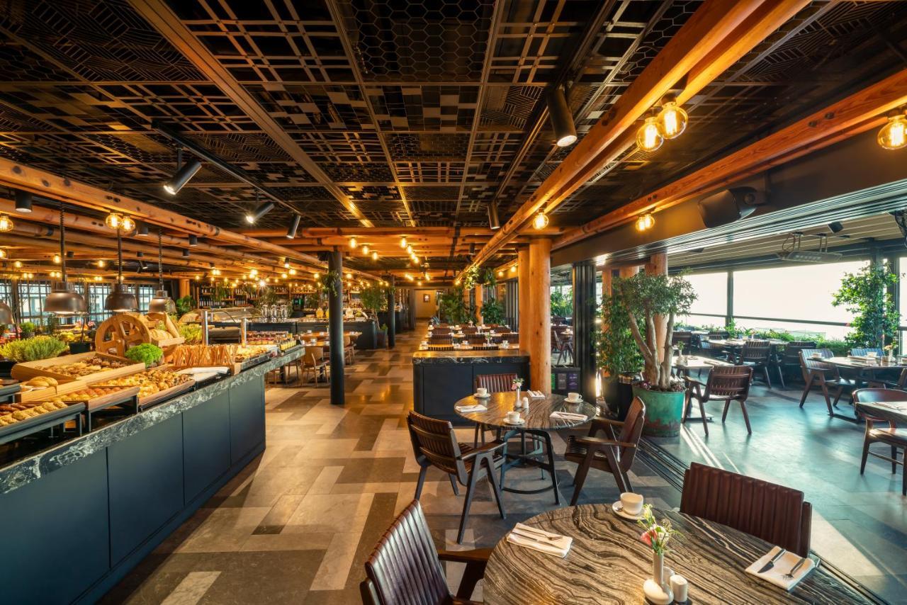 Novotel Istanbul Bosphorus Hotel Esterno foto The interior of the restaurant
