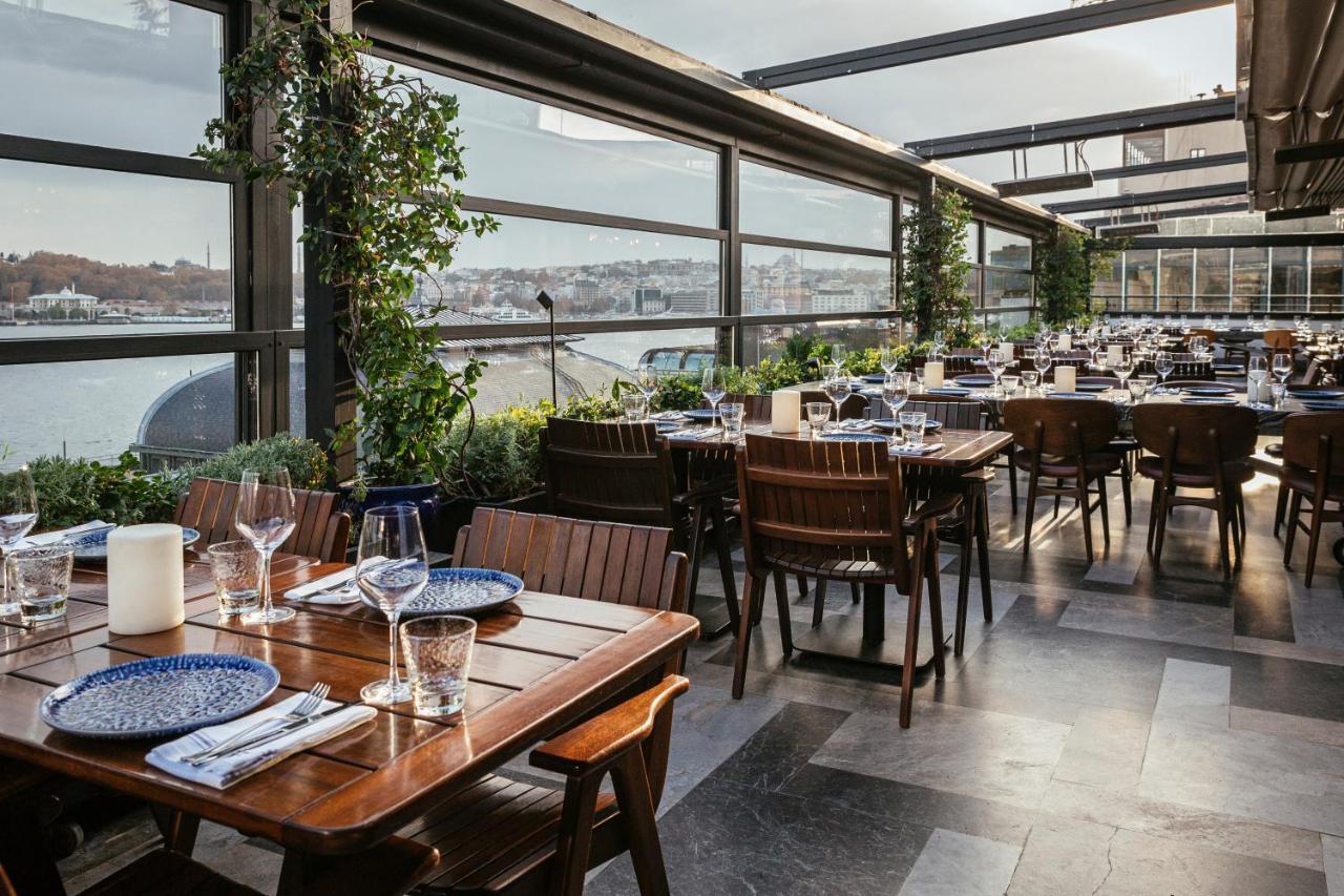 Novotel Istanbul Bosphorus Hotel Esterno foto The rooftop restaurant