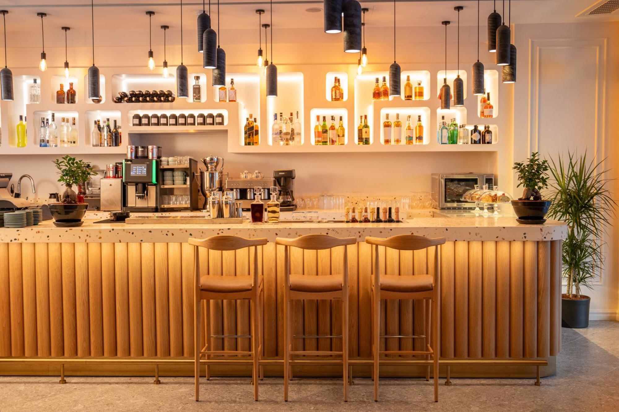 Novotel Istanbul Bosphorus Hotel Esterno foto The bar at the hotel