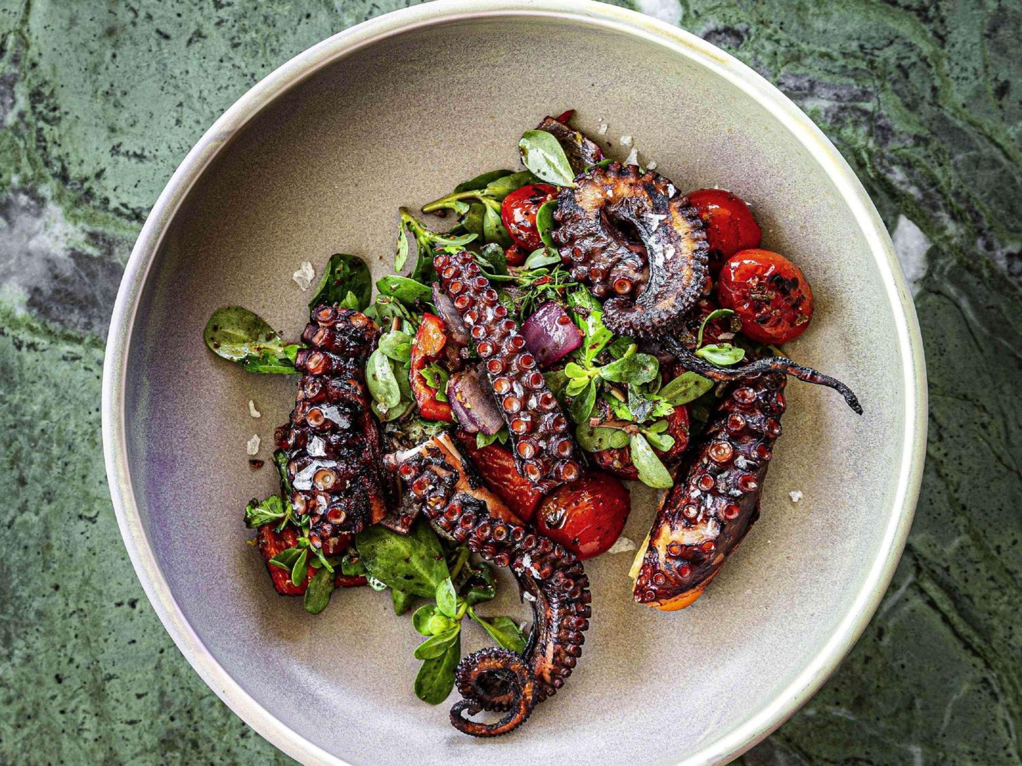 Novotel Istanbul Bosphorus Hotel Esterno foto Octopus salad