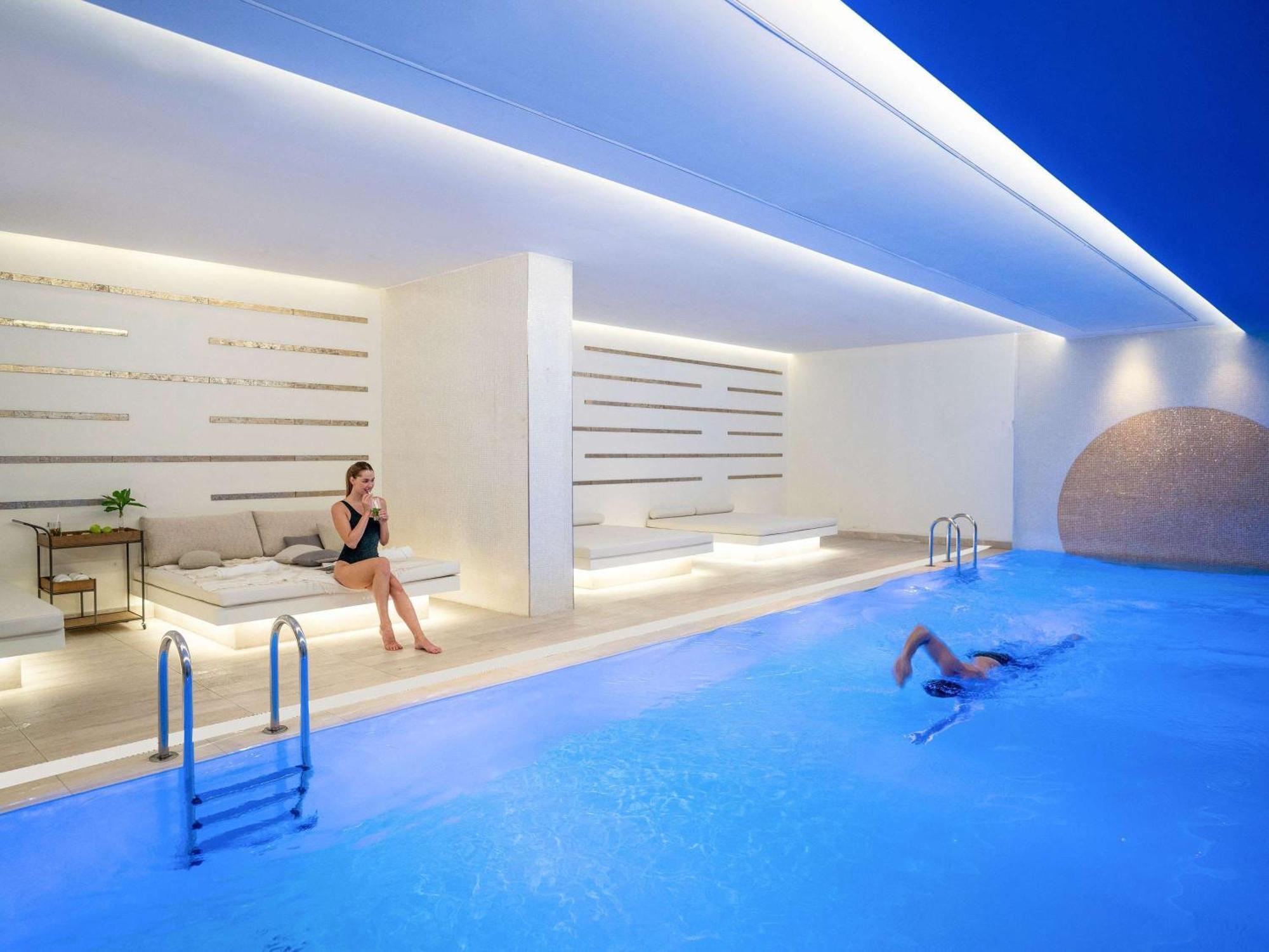Novotel Istanbul Bosphorus Hotel Esterno foto The Spa at The Westin Palace, Madrid