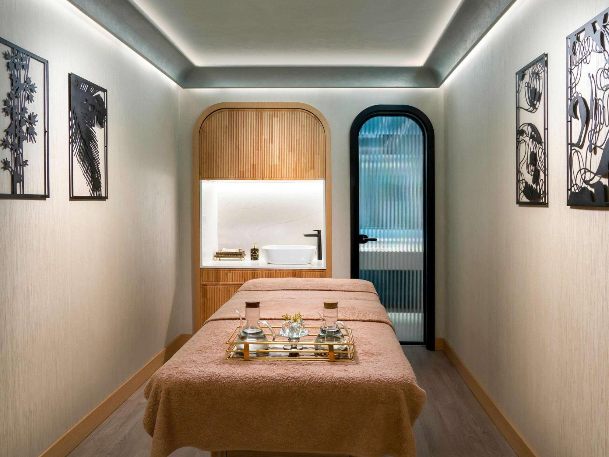 Novotel Istanbul Bosphorus Hotel Esterno foto Treatment room