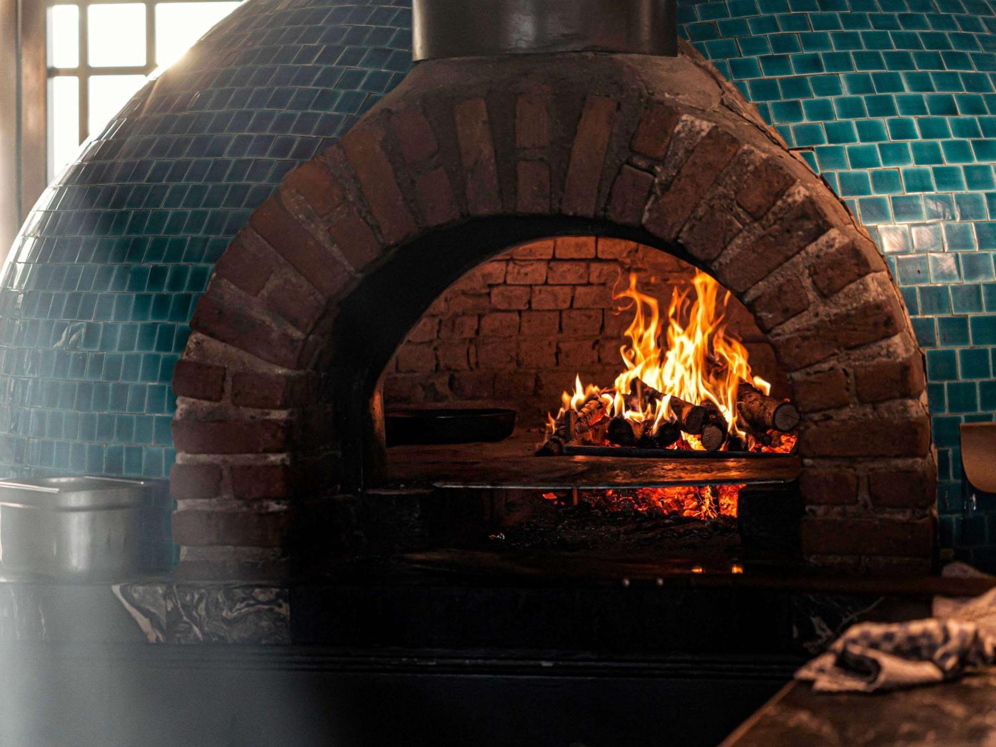 Novotel Istanbul Bosphorus Hotel Esterno foto Wood-burning oven