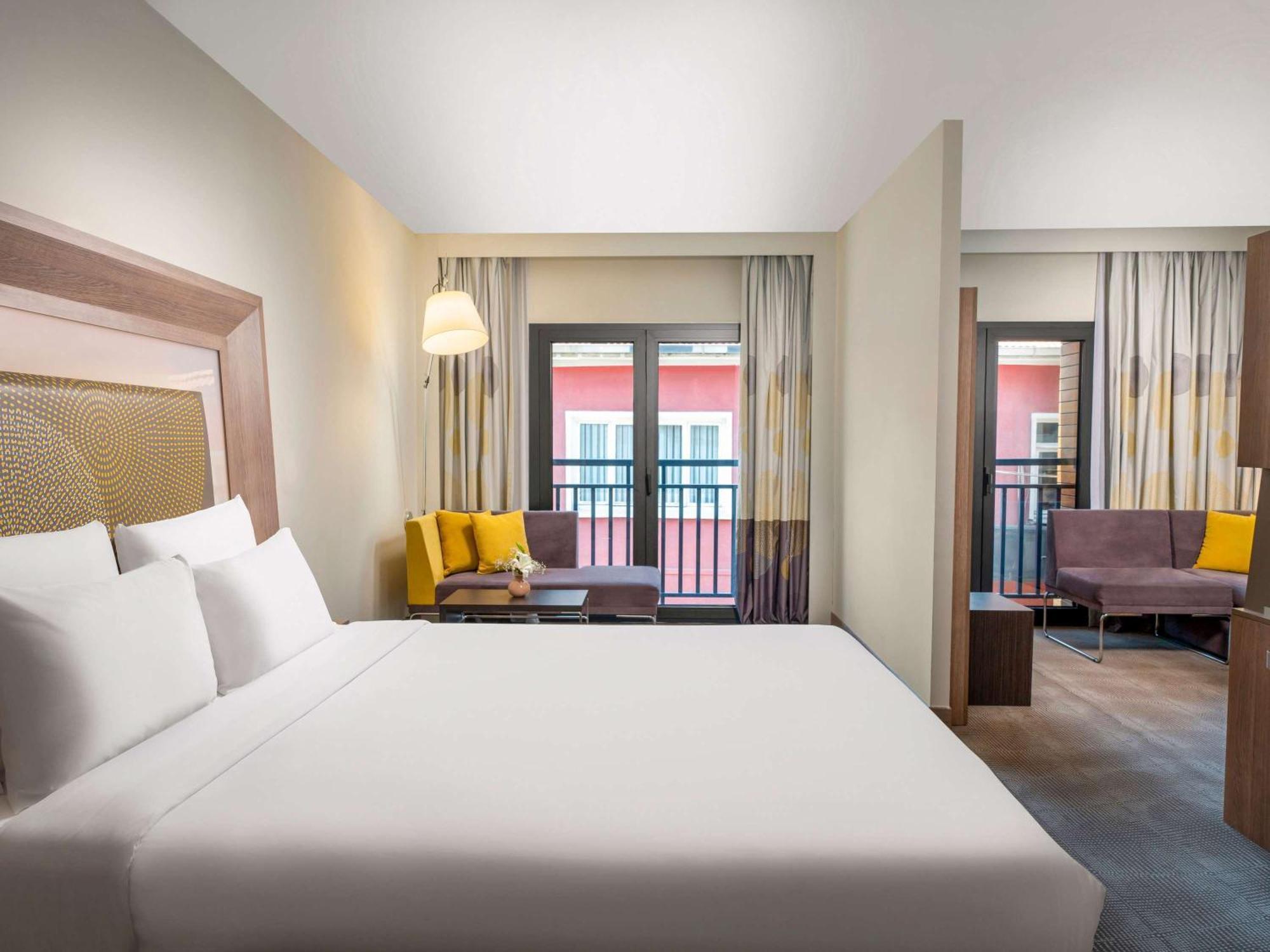 Novotel Istanbul Bosphorus Hotel Esterno foto A room at the hotel