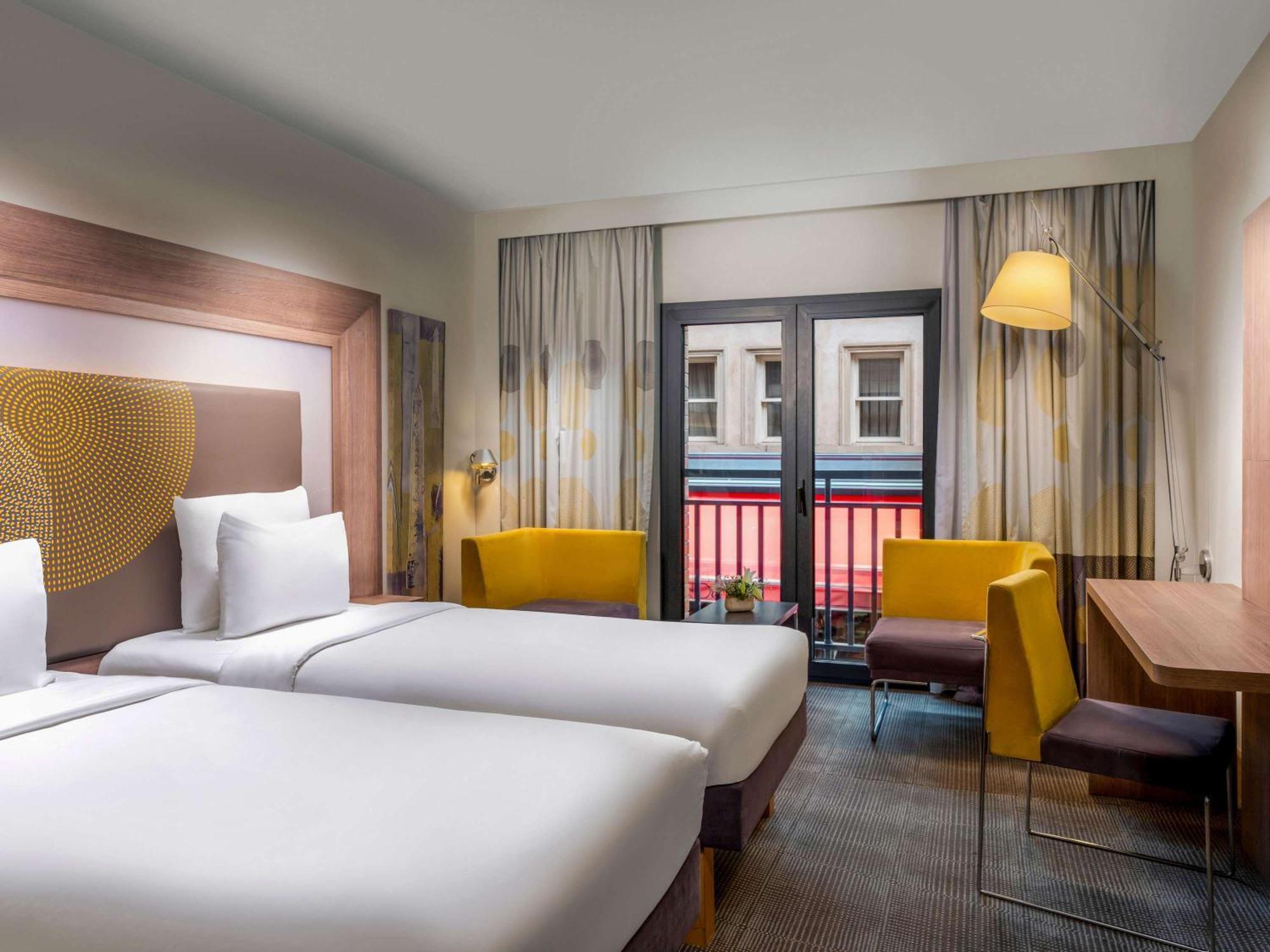 Novotel Istanbul Bosphorus Hotel Esterno foto A typical room at the hotel