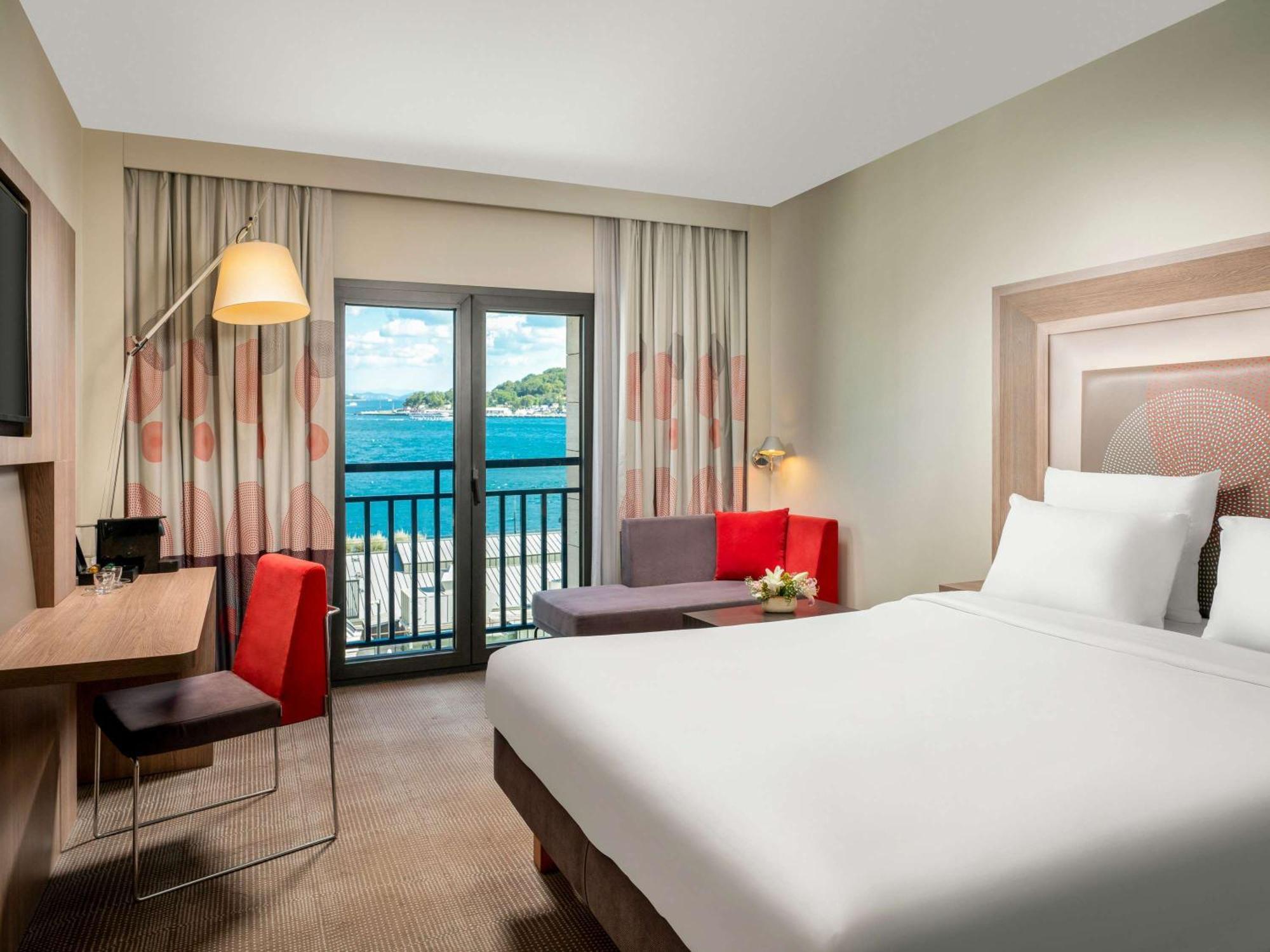 Novotel Istanbul Bosphorus Hotel Esterno foto A room at the Hilton Athens