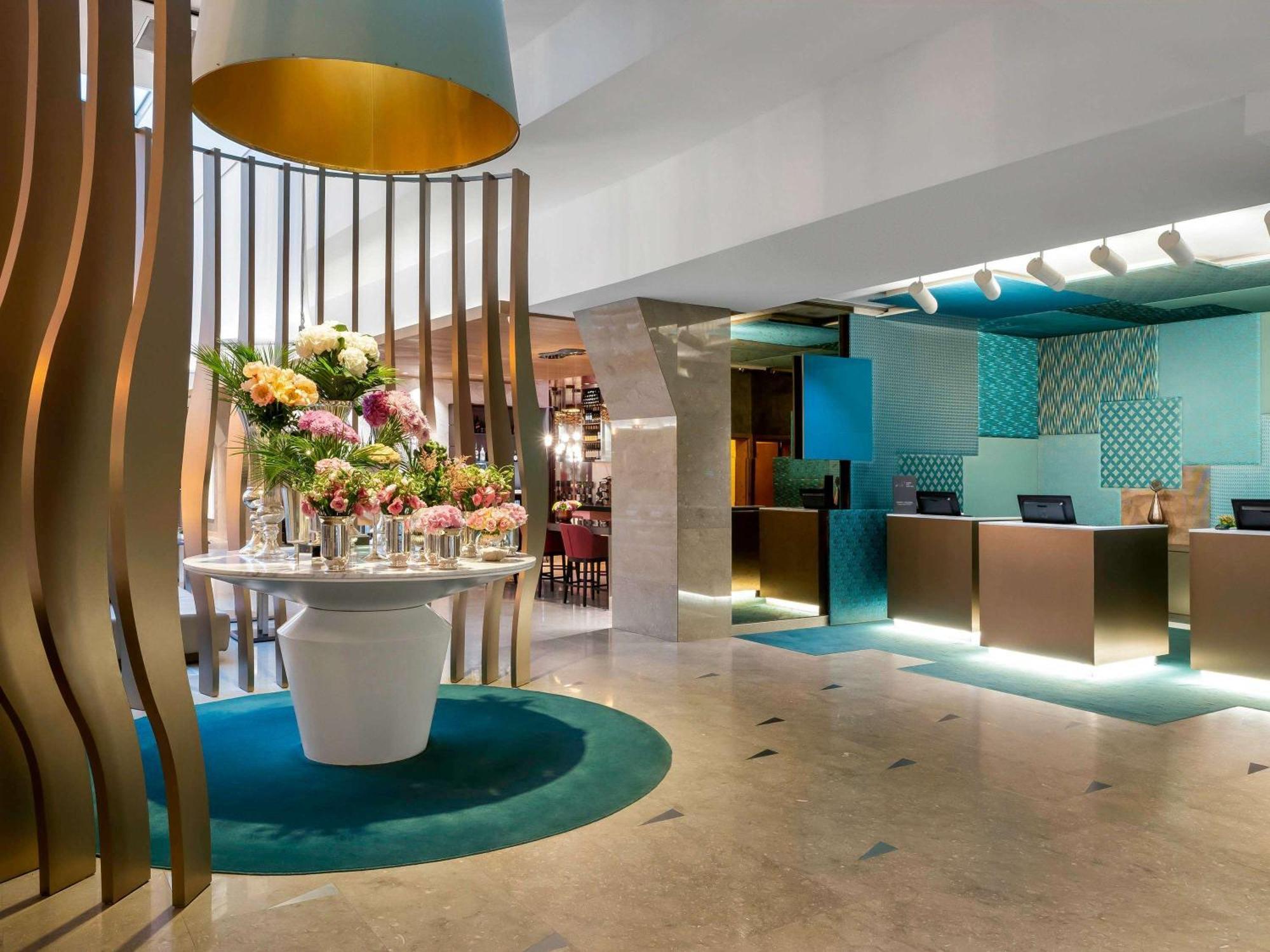 Novotel Istanbul Bosphorus Hotel Esterno foto The lobby of the hotel