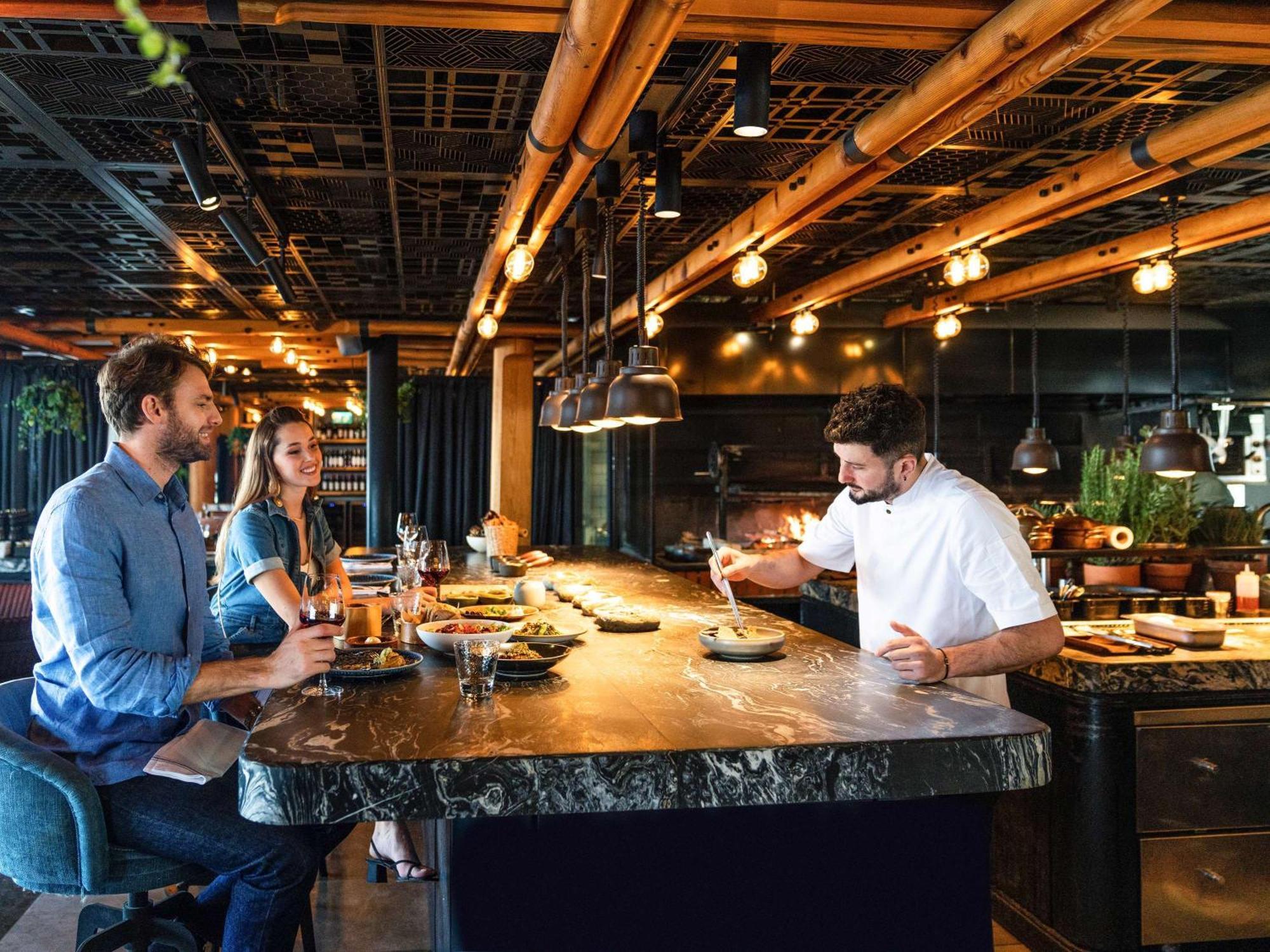 Novotel Istanbul Bosphorus Hotel Esterno foto Chef's Table on board Celebrity Apex